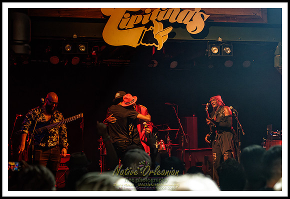 cyril_nevilles_bday_tipitinas_jm_101422_041
