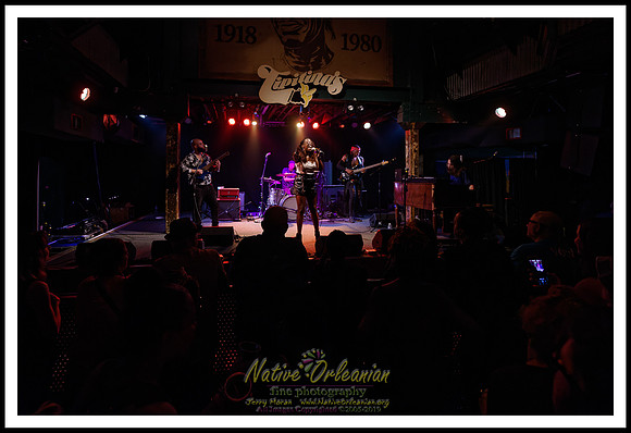 cyril_nevilles_bday_tipitinas_jm_101422_031