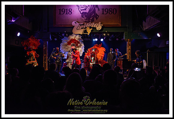 cyril_nevilles_bday_tipitinas_jm_101522_048