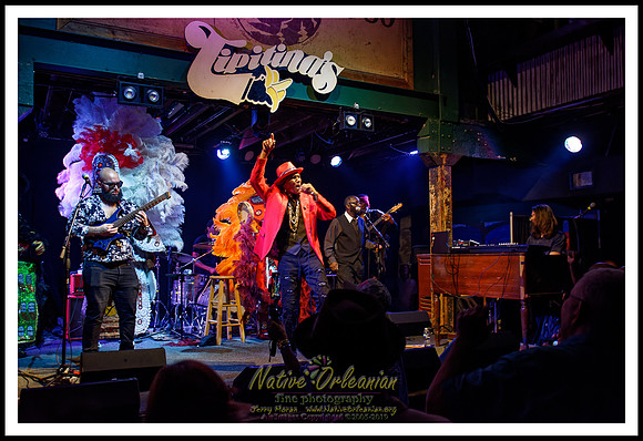 cyril_nevilles_bday_tipitinas_jm_101522_050