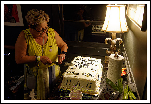 cyril_nevilles_bday_tipitinas_jm_101422_026