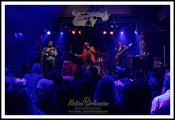 cyril_nevilles_bday_tipitinas_jm_101422_032