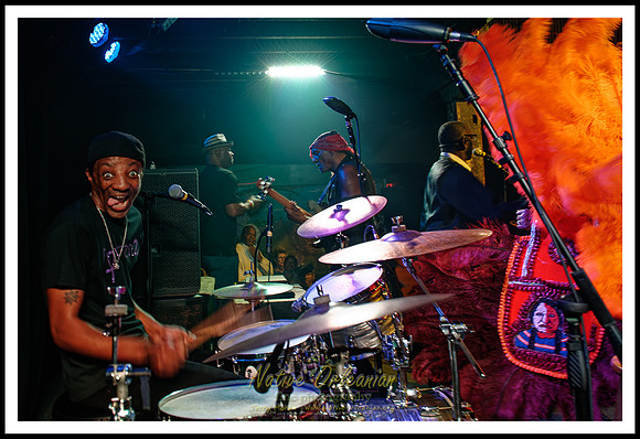 cyril_nevilles_bday_tipitinas_jm_101522_054