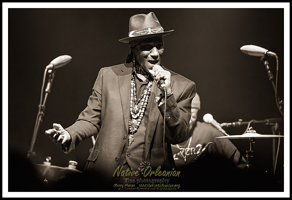 cyril_nevilles_bday_tipitinas_jm_101422_035