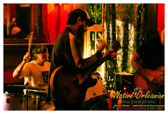 the_tangle_circle_bar_jm_122212_010