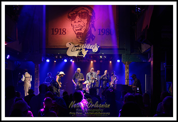 cyril_nevilles_bday_tipitinas_jm_101422_001