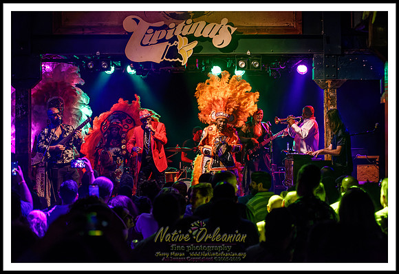 cyril_nevilles_bday_tipitinas_jm_101422_045