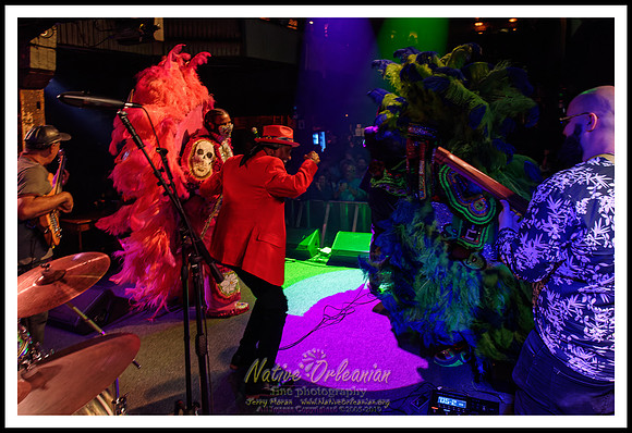 cyril_nevilles_bday_tipitinas_jm_101422_019