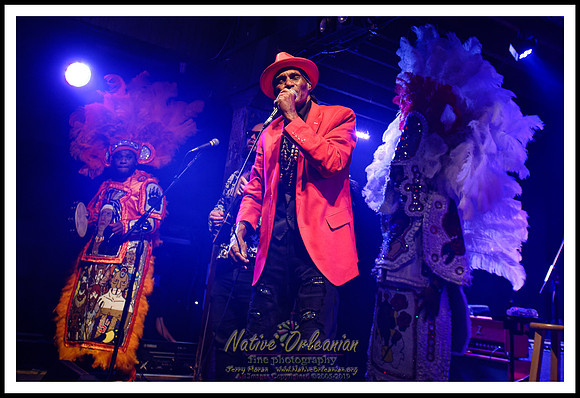 cyril_nevilles_bday_tipitinas_jm_101522_052