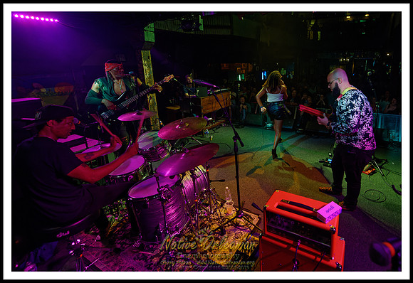 cyril_nevilles_bday_tipitinas_jm_101422_030