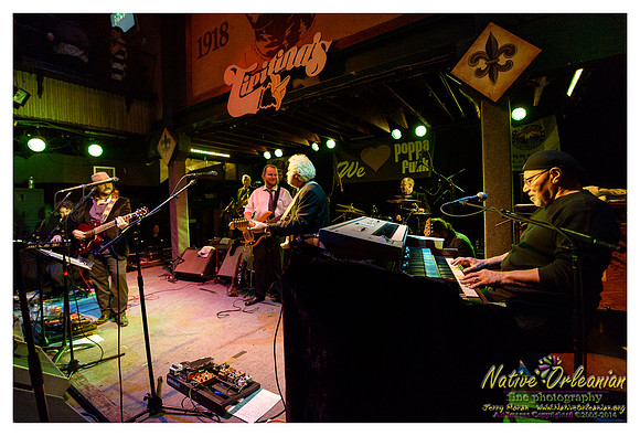 art_neville_cha_dooky_do_tipitinas_jm_111614_002
