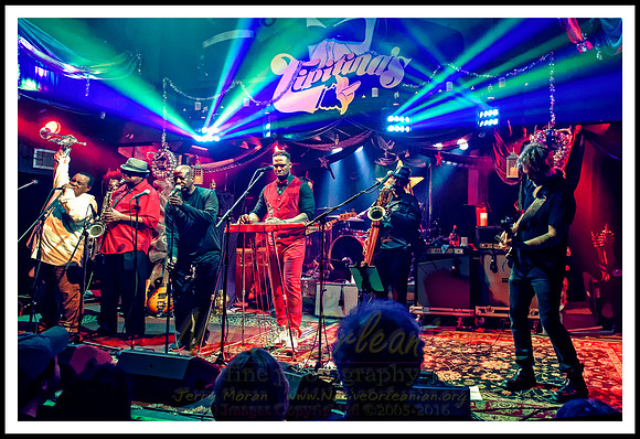 anders_osborne_Tipitina's_Christmas_Spectacular_jm_121816_044